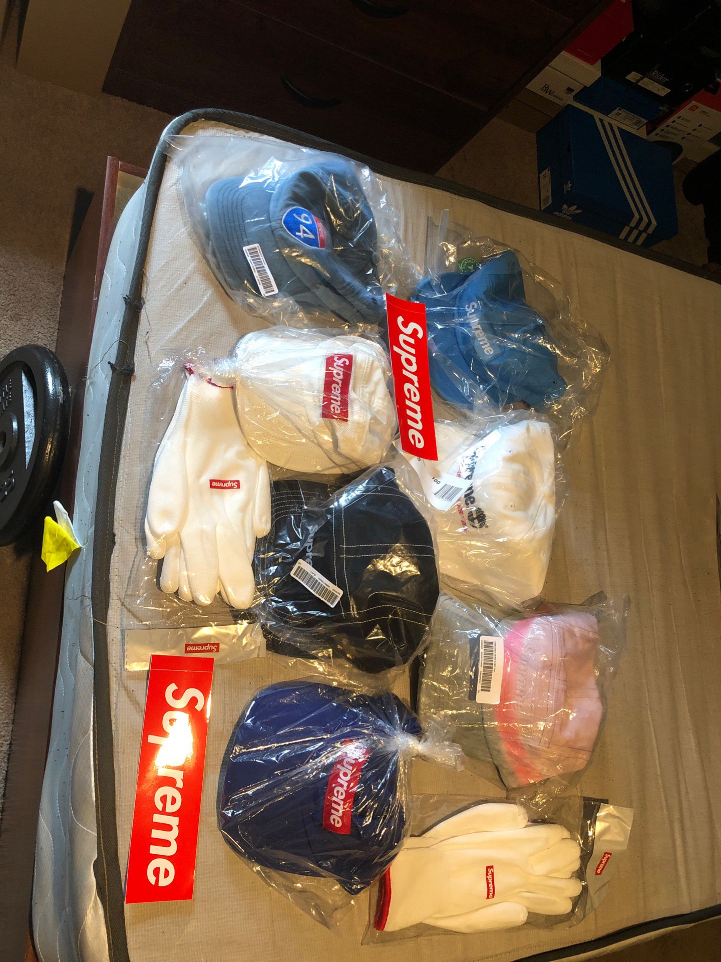 SUPREME‼️ hats 100% authentic