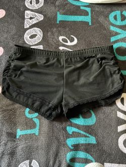 Women’s Elastic Waist Ruffle Shorts 