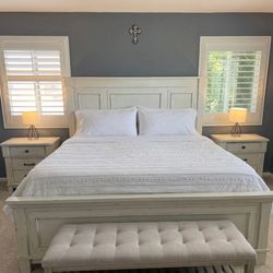 Ashley Furniture king Bedroom Set (6 Piece)