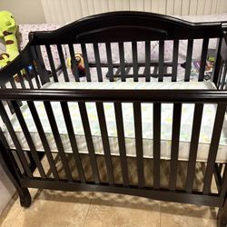 baby crib great condition 53.5w*30.5d*42h