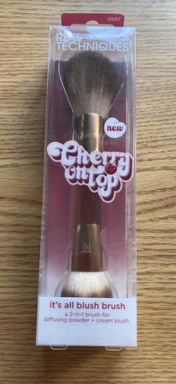 Real Techniques Limited Edition Cherry On Top It’s All Blush Brush