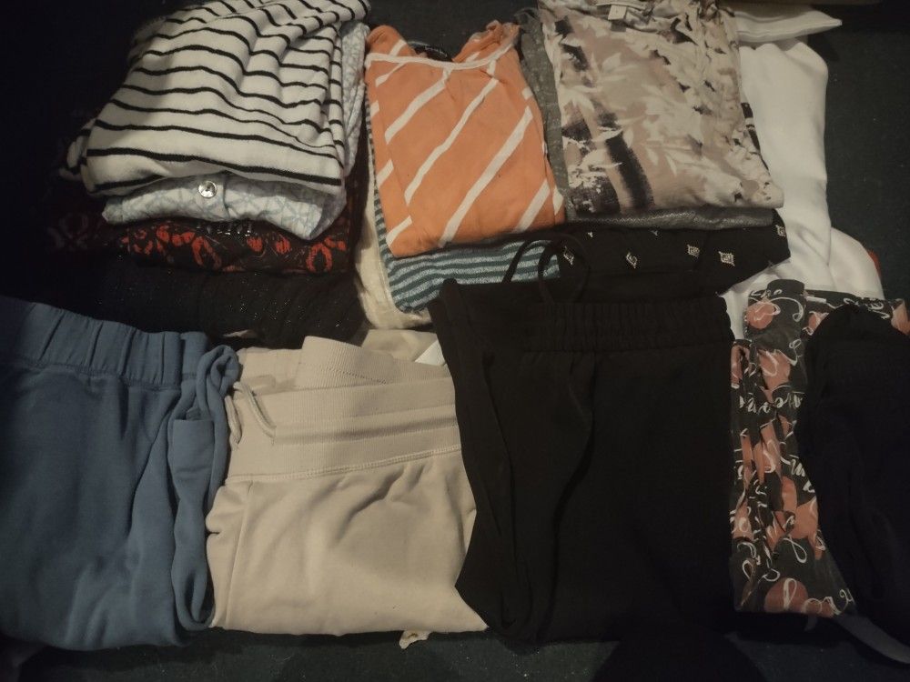 Lot Of Women's Clothes Med To Large
