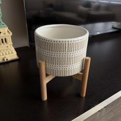 Small Plant Pot With Stand 