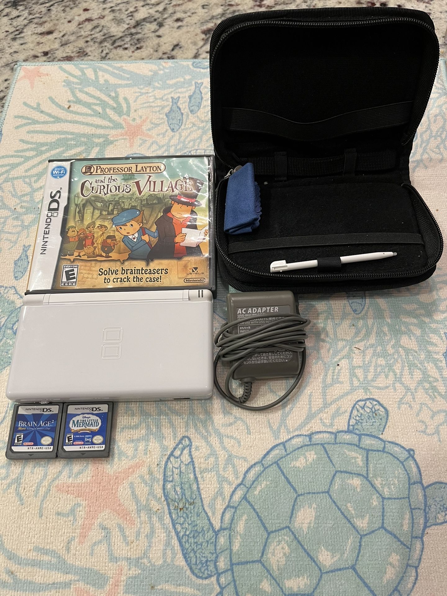 White Nintendo DS Lite