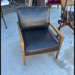 Wood And Leather Casual Sitting Chair