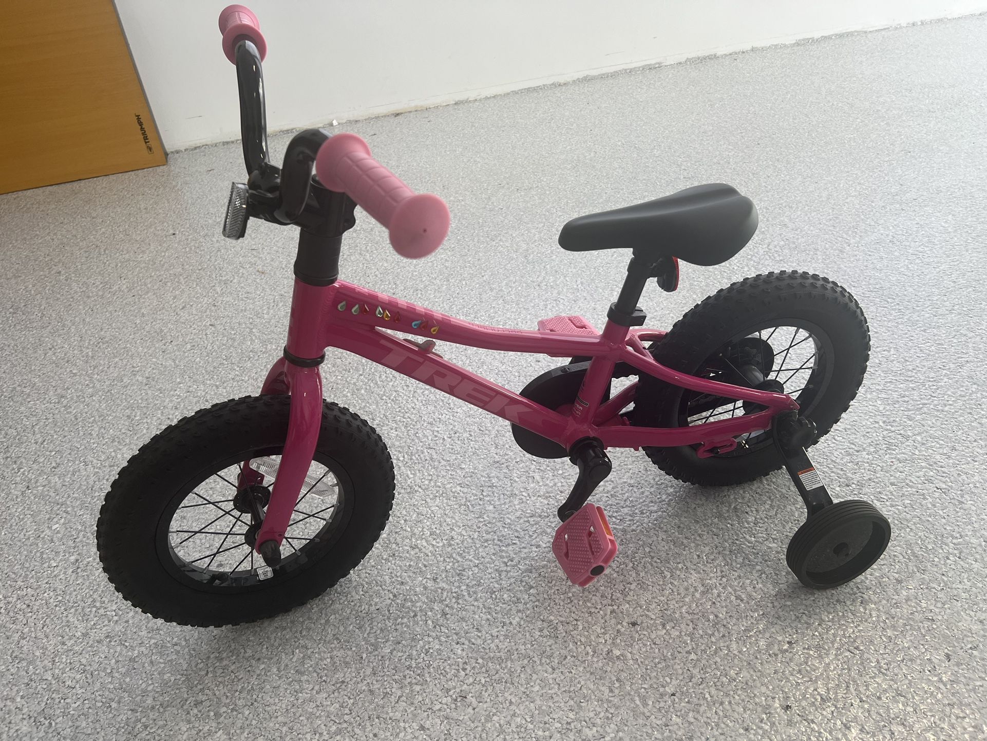 Girls TREK Bike Size 12 2 4 Years Old VERY GOOD CONDITION