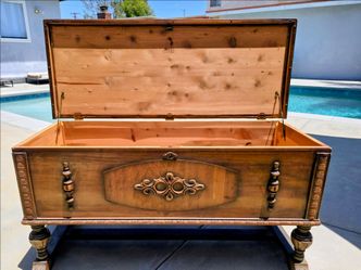Vintage Mid-Century Cedar Hope Chest / Blanket Chest
