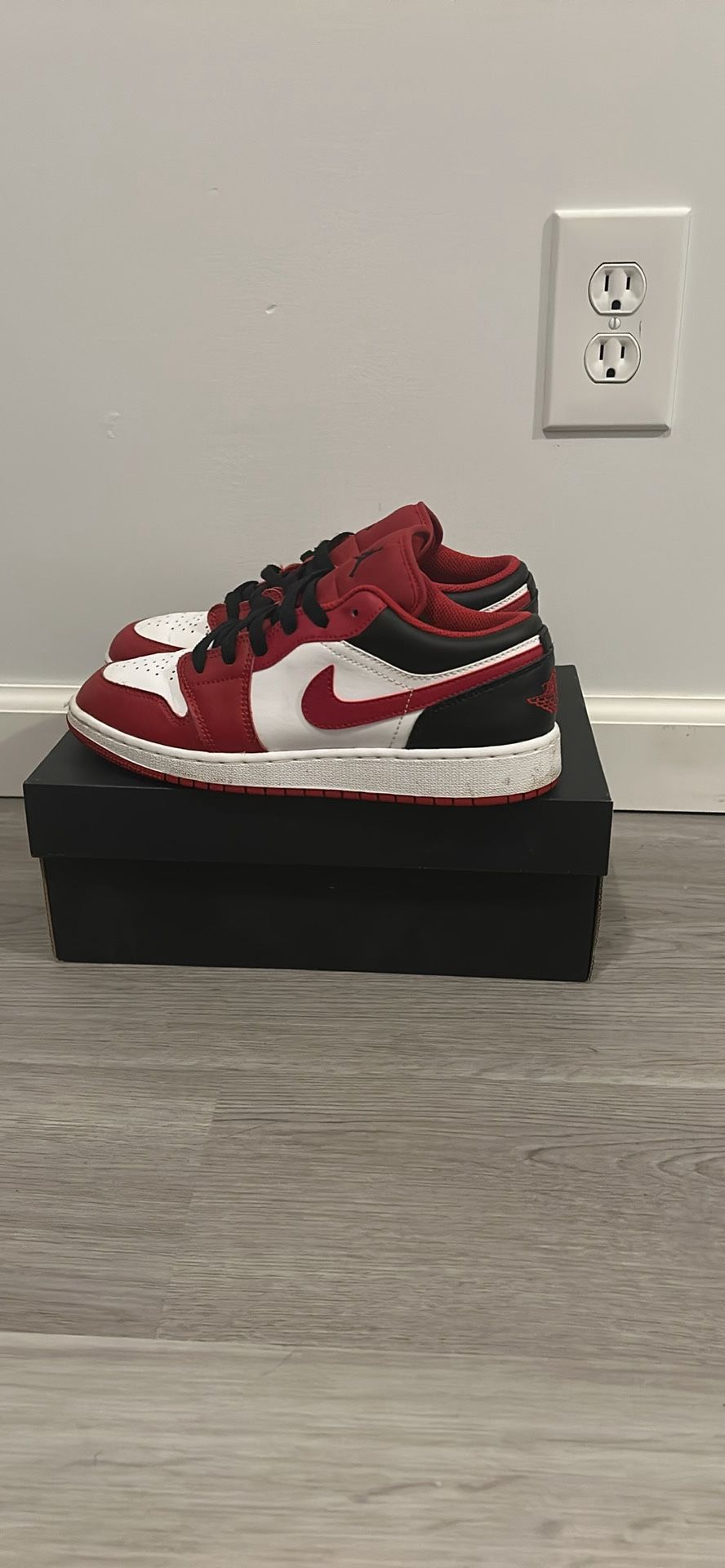 AIR JORDAN 1 LOW  6.5Y - | black-white-red |