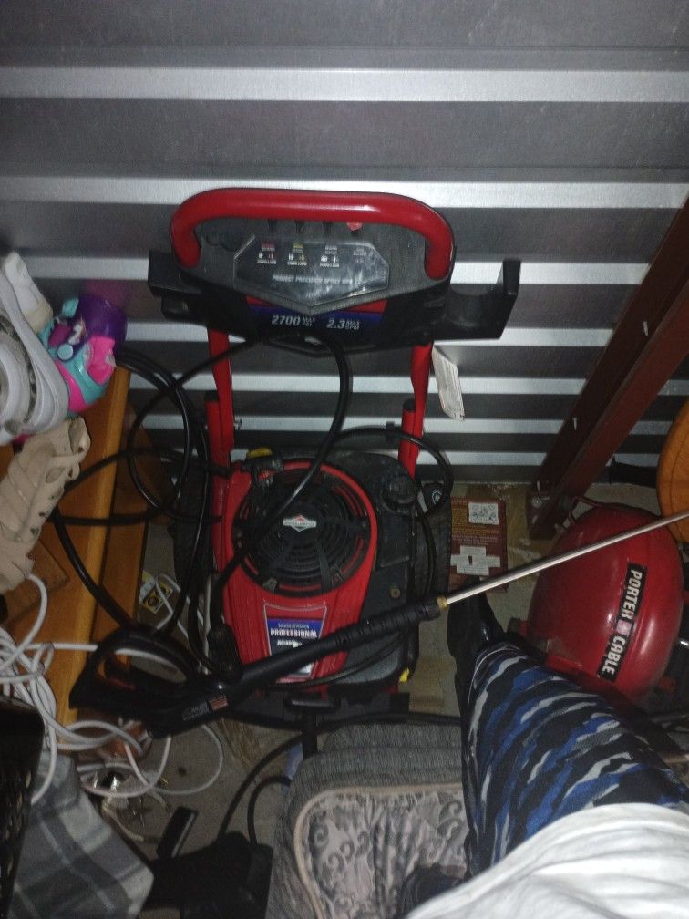 Pressure Washer Troy Bilt 2700 PSI 2.3 Briggs&stratton