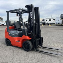 LIKE NEW CONDITION ! 2003 TOYOTA 7FGCU20, 5000lb forklift