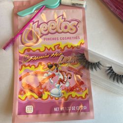 Pinches Cosmetics Dramatic  Lashes 