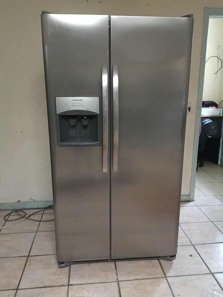 Refrigerador Stailes Steel Frigidaire The Two Doors 36x68 The Used $300