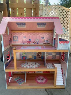 Kid Kraft doll house 🏠