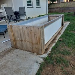 Above ground plant plant planter