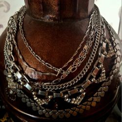 STELLA & DOT VINTAGE MULTI/NECKLACE 