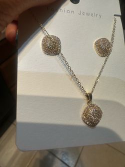 ✨ Matching Necklace & Earrings Set ✨