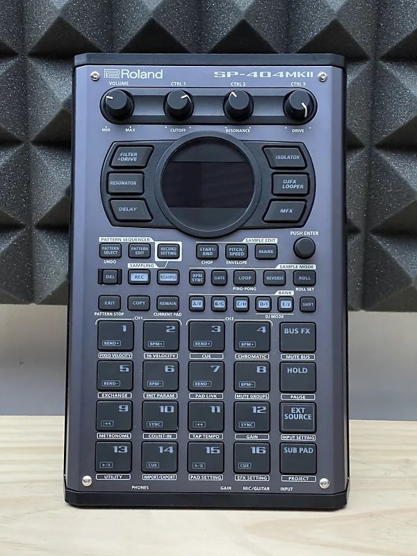 Roland SP-404MKII – Great Condition – w/ SD Card, Samples, Power Supply