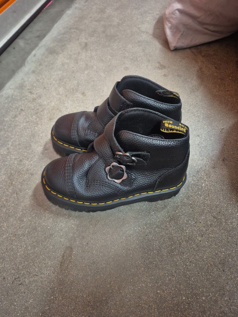 Dr. Martens Size 7 Women's Boots 