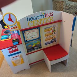 Melissa & Doug Wooden Doctor Activity Center