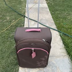 American Tourister  luggage. 27x17x12. 