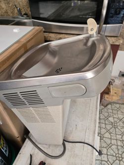 ELKAY Fountain Water Drink