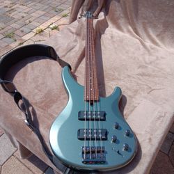 Yamaha TRBX304 Bass (2025)