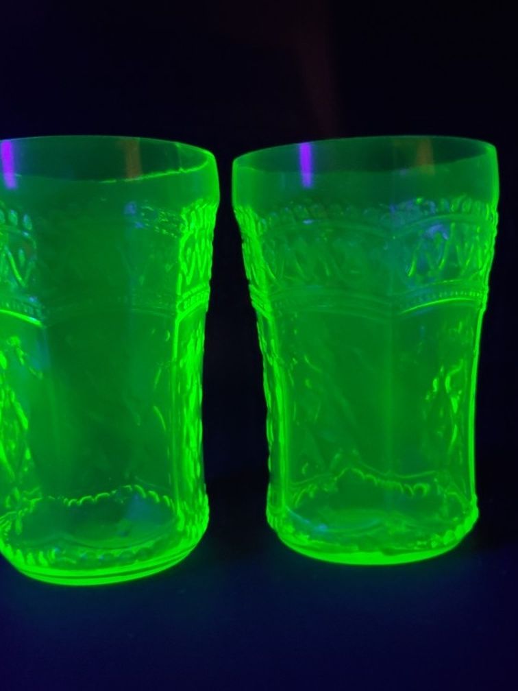 Set Of 2 Vintage Vaseline/Uranium/Green Depression Glass Tumblers