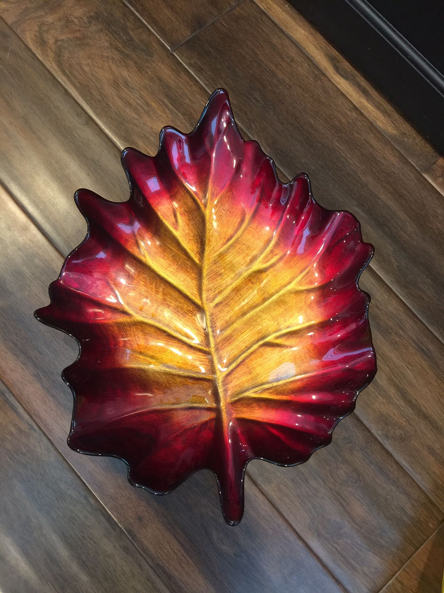 High quality Maple leaf decorative plate