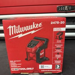 MILWAUKEE M12 12-Volt Lithium-Ion Cordless Electric Portable Inflator (Tool-Only)