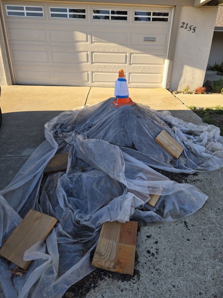 FREE TOP/GARDEN SOIL