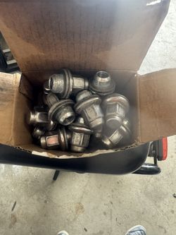 tundra wheel nut