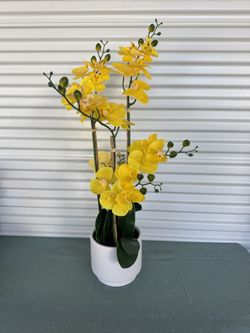 Artificial Floral Decor - Model Home Decor 