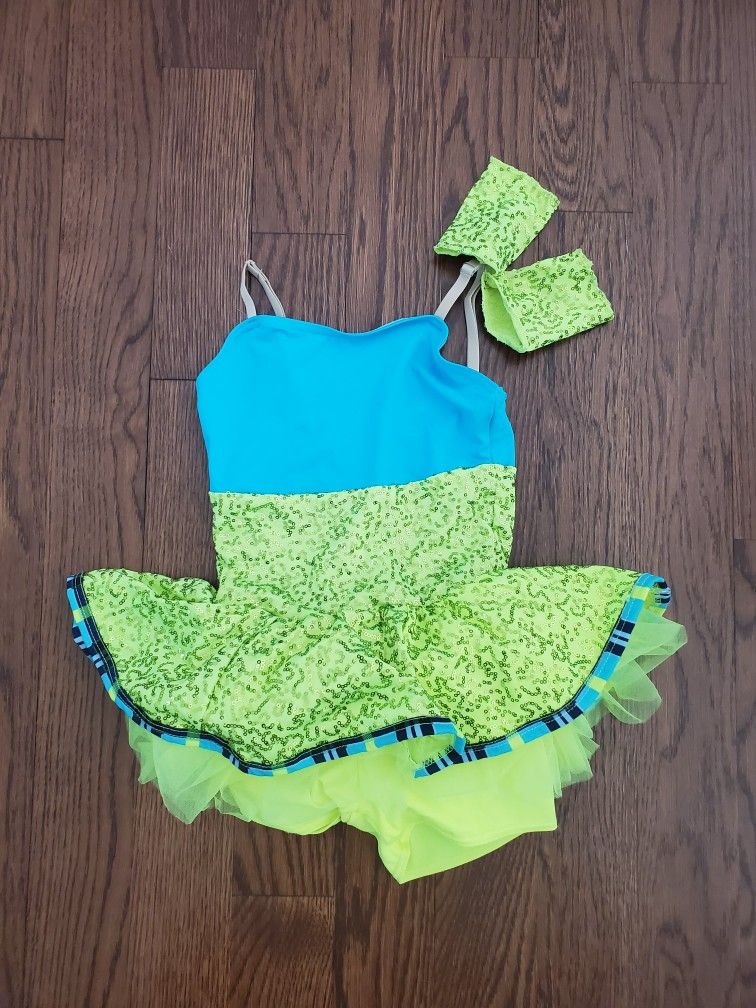 Halloween Costume look st my profile for more Halloween listings
Size about forc 5 to 4 year old