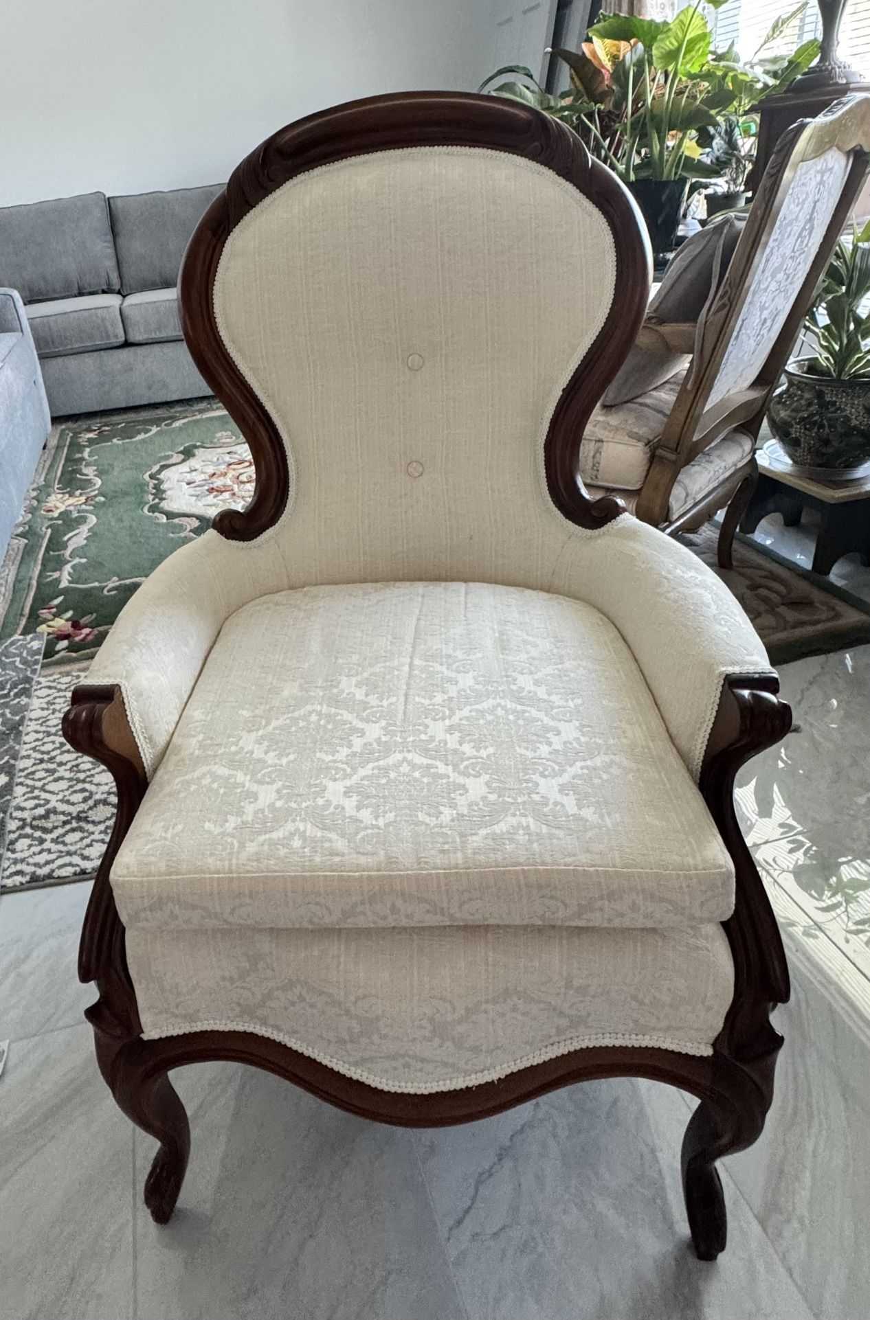 VICTORIAN STYLE CHAIR 