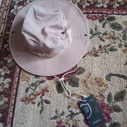 ~NWT HAT.~ 👒
