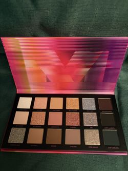 New In Box Morphe Eye Shadow Pallet
