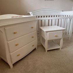 3 Piece Nursery Furniture Set - Crib, Dresser & Nightstand