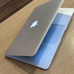 Apple MacBook Air 13” i5/8GB/256GB SSD $180 