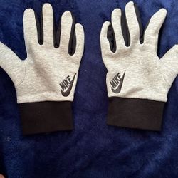 Grey Nike Gloves