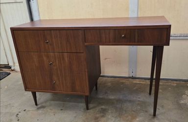 Vintage Mid-Century Modern Walnut Dresser Desk / Vanity – Foster-David