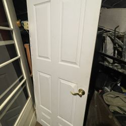Interior Door 🚪 76” H x 32” W with gold handle & hinges