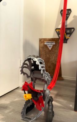 Monster Jam ThunderROARus Drop Playset, Over 6 Feet Tall