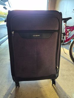 Samsonite Suitcase 32X64 approximately