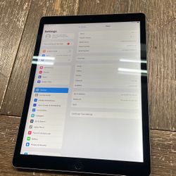 Ipad Pro 12.9” 1st. Gen 32GB  Keyboard $210