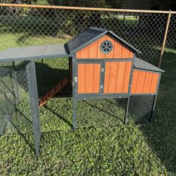 Brand New chicken Coop For 4-6 Chickens