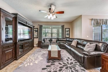 Entertainment center 4 pieces lights up