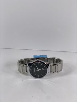 Men’s silver/chrome men’s wrist watch new !