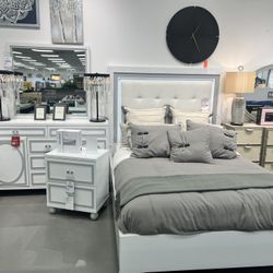 MICHAEL AMINI BEDROOM SET 4PC BED,DRESSER,MIRROR & NIGH STAND (REG PRICE IS $4598)