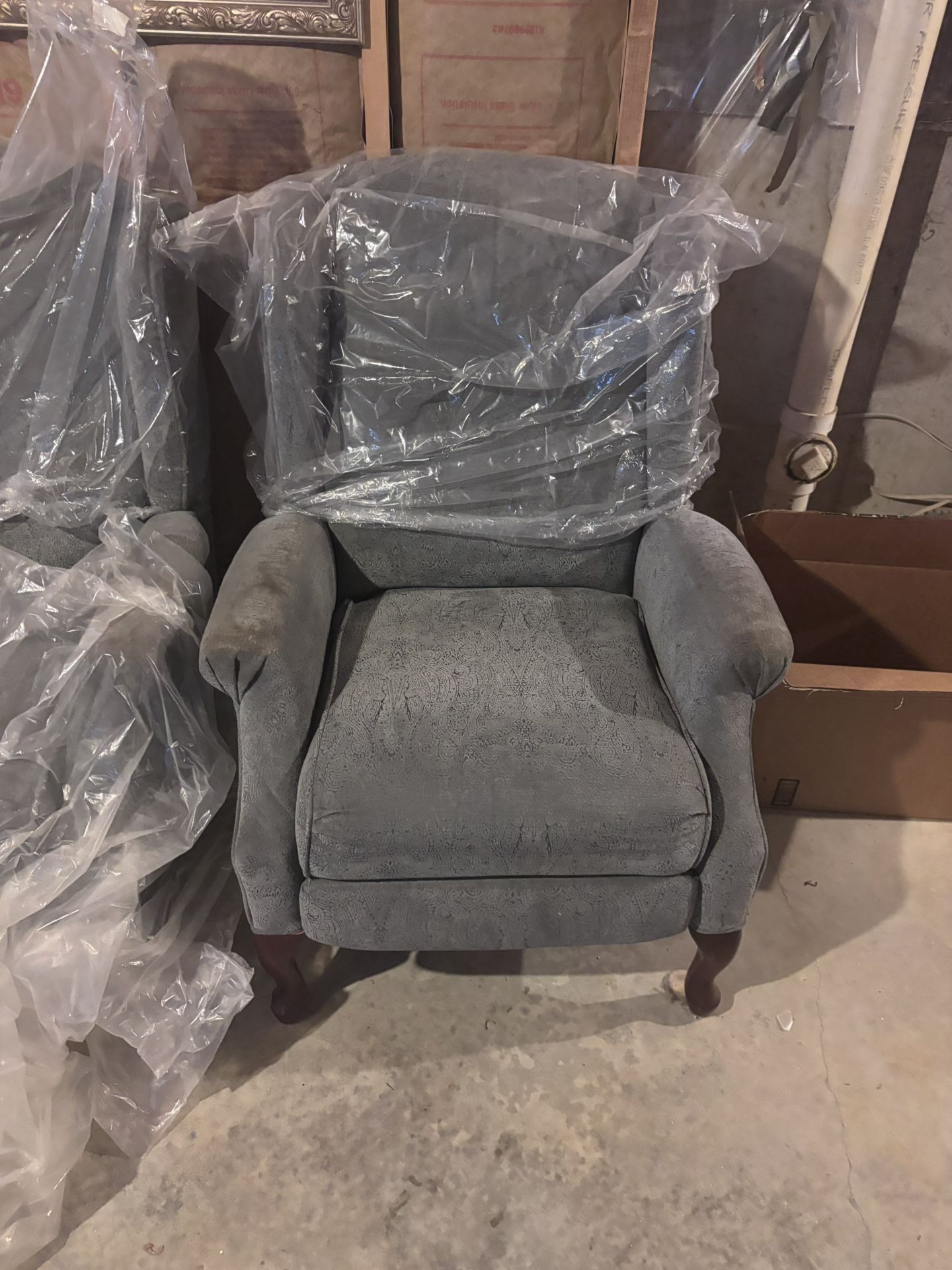 2 Recliners