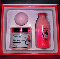 New LIMITED EDITION Disney Minnie Mouse Sweetheart Spa bath gift Set